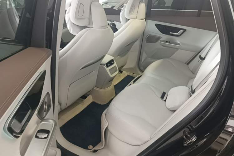 Used Mercedes-Benz EQE SUV 2023 500 4MATIC Special Edition Left Rear Seat