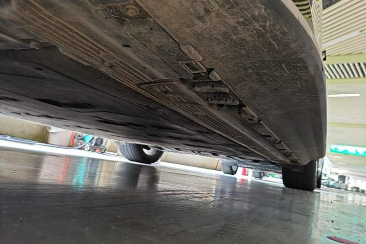 Used Mercedes-Benz EQE SUV 2023 350 4MATIC Luxury Edition Left Side Sill
