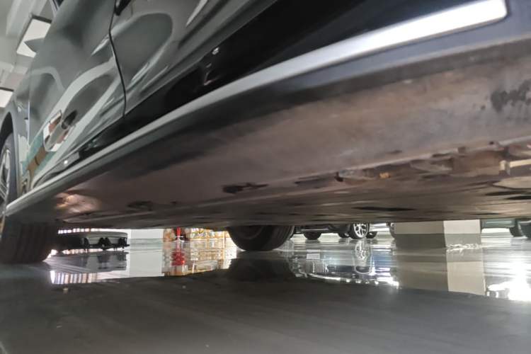 Used Mercedes-Benz EQE SUV 2023 350 4MATIC Pioneer Edition Left Side Sill