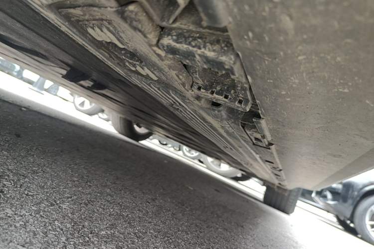 Used Mercedes-Benz EQE SUV 2023 350 4MATIC Pioneer Edition Left Side Sill
