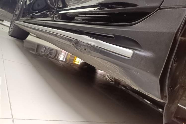 Used Mercedes-Benz EQE SUV 2023 500 4MATIC Special Edition Left Side Sill