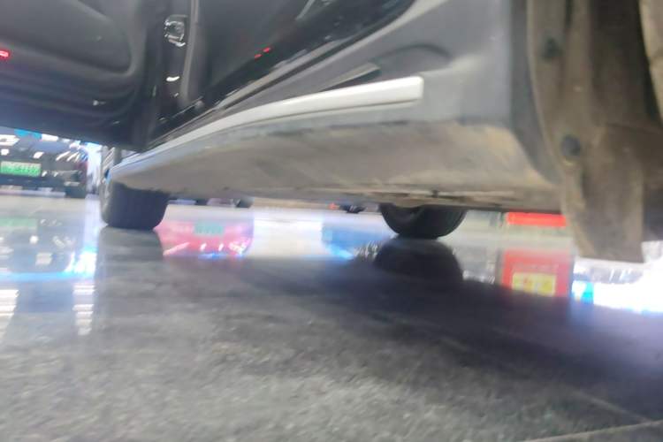 Used Mercedes-Benz EQE SUV 2023 350 4MATIC Pioneer Edition Left Side Sill