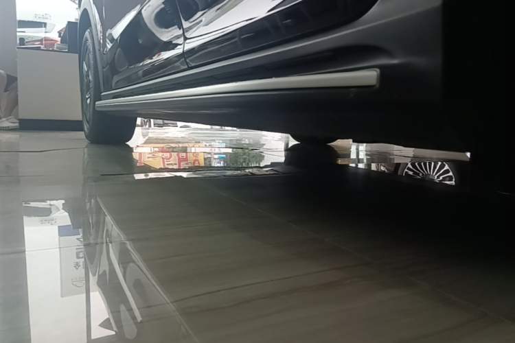 Used Mercedes-Benz EQE SUV 2023 500 4MATIC Special Edition Left Side Sill
