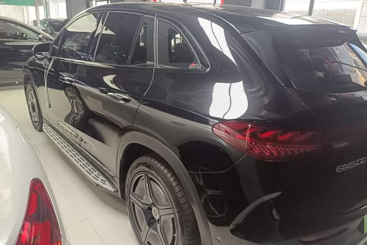 Used Mercedes-Benz EQE SUV 2023 500 4MATIC Special Edition Rear Left 45 Deg