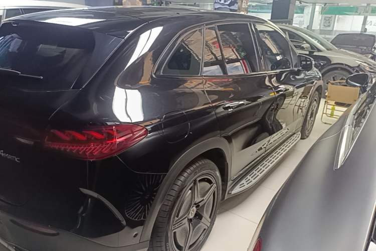 Used Mercedes-Benz EQE SUV 2023 500 4MATIC Special Edition Rear Right 45 Deg