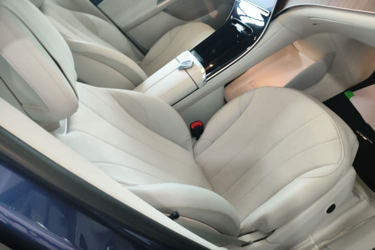 Used Mercedes-Benz EQE SUV 2023 350 4MATIC Pioneer Edition Right Front Seat