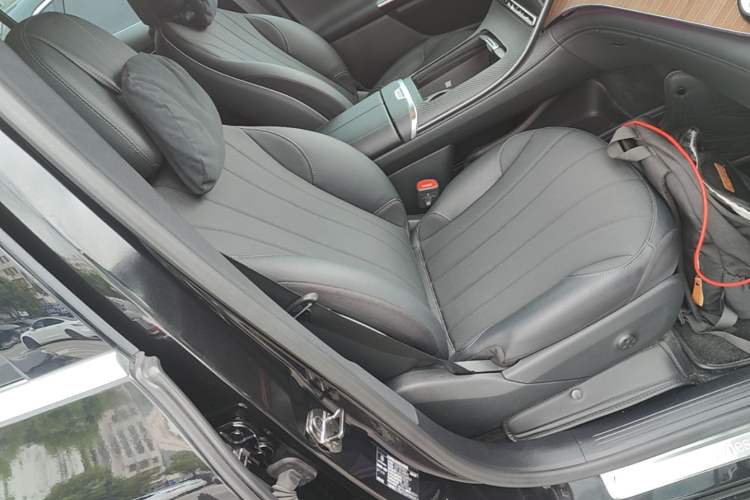 Used Mercedes-Benz EQE SUV 2023 350 4MATIC Pioneer Edition Right Front Seat