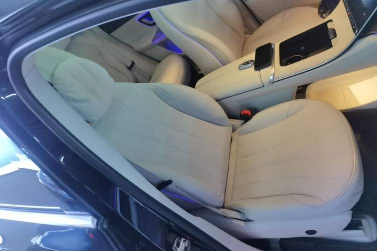 Used Mercedes-Benz EQE SUV 2023 350 4MATIC Luxury Edition Right Front Seat