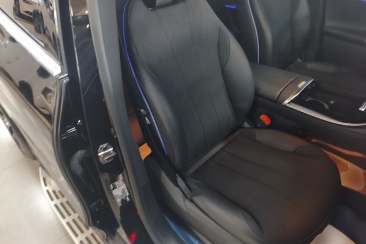 Used Mercedes-Benz EQE SUV 2023 350 4MATIC Pioneer Edition Right Front Seat
