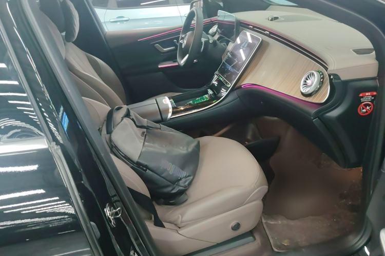 Used Mercedes-Benz EQE SUV 2023 350 4MATIC Pioneer Edition Right Front Seat