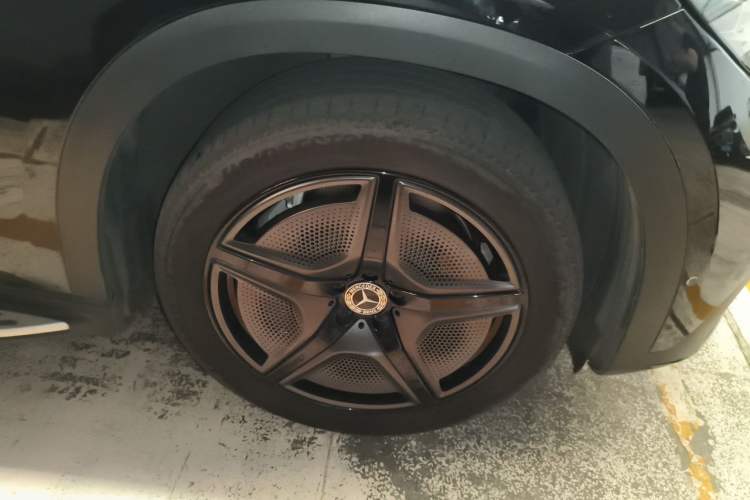 Used Mercedes-Benz EQE SUV 2023 500 4MATIC Special Edition Right Front Wheel Hub