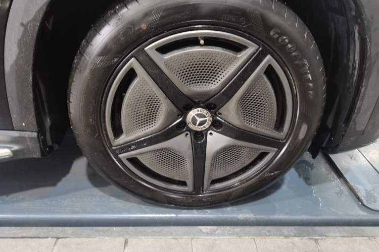 Used Mercedes-Benz EQE SUV 2023 500 4MATIC Right Front Wheel Hub