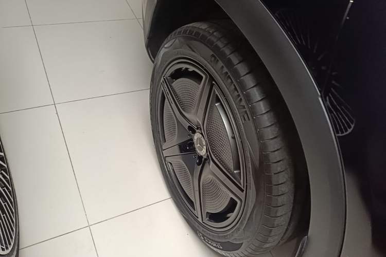 Used Mercedes-Benz EQE SUV 2023 500 4MATIC Special Edition Right Rear Wheel Hub