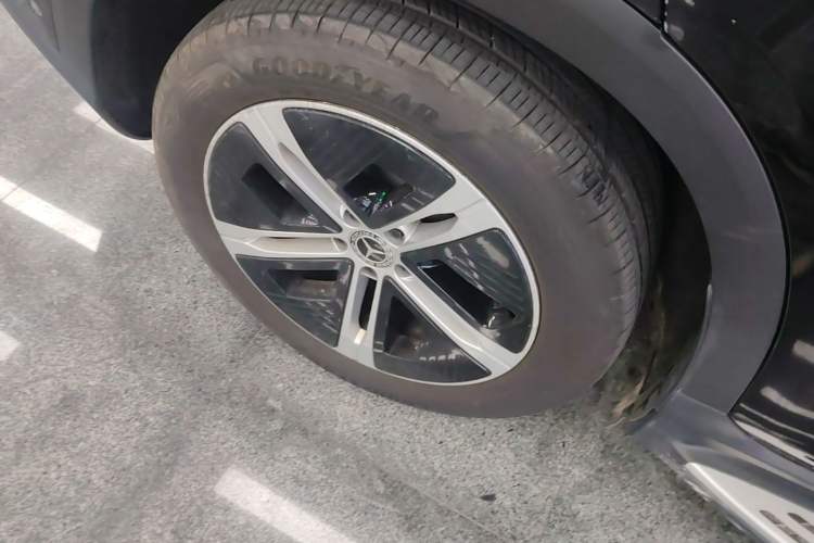 Used Mercedes-Benz EQE SUV 2023 350 4MATIC Pioneer Edition Right Rear Wheel Hub