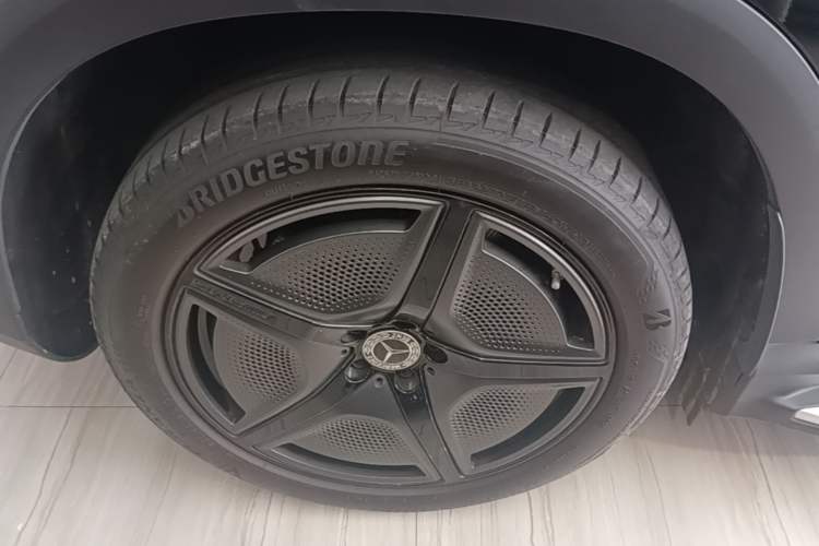 Used Mercedes-Benz EQE SUV 2023 500 4MATIC Special Edition Right Rear Wheel Hub
