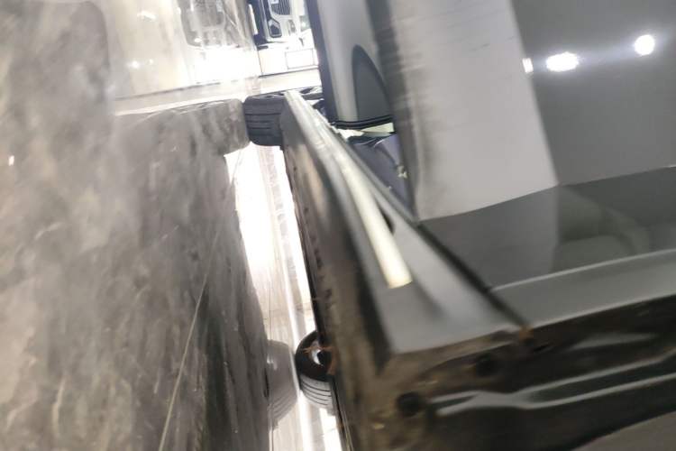 Used Mercedes-Benz EQE SUV 2023 350 4MATIC Pioneer Edition Right Side Sill