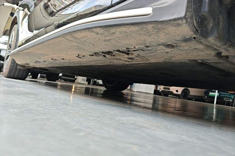 Used Mercedes-Benz EQE SUV 2023 350 4MATIC Luxury Edition Right Side Sill