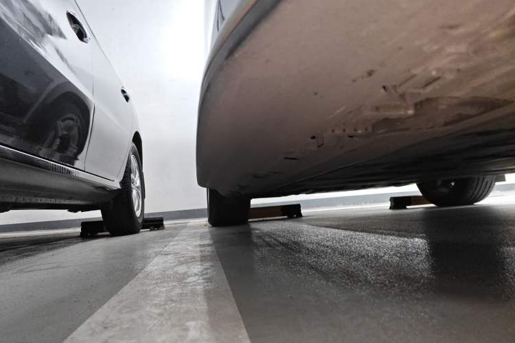 Used Mercedes-Benz EQE SUV 2023 500 4MATIC Special Edition Right Side Sill