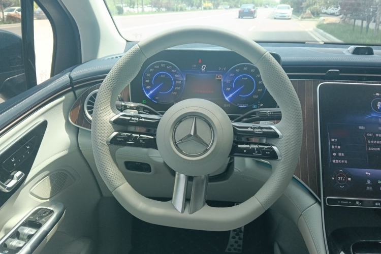 Used Mercedes-Benz EQE SUV 2023 350 4MATIC Pioneer Edition Steering Wheel