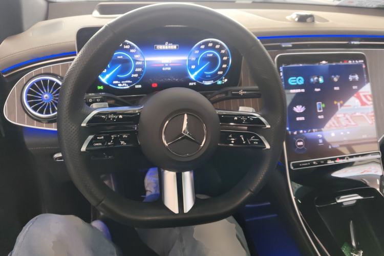 Used Mercedes-Benz EQE SUV 2023 350 4MATIC Luxury Edition Steering Wheel