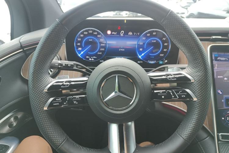 Used Mercedes-Benz EQE SUV 2023 350 4MATIC Pioneer Edition Steering Wheel