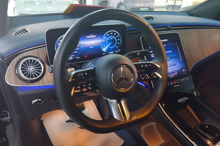 Used Mercedes-Benz EQE SUV 2023 350 4MATIC Pioneer Edition Steering Wheel