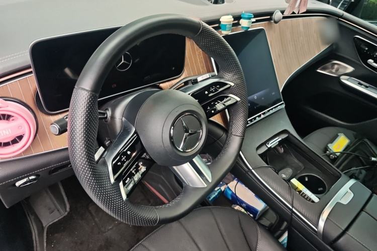 Used Mercedes-Benz EQE SUV 2023 350 4MATIC Pioneer Edition Steering Wheel