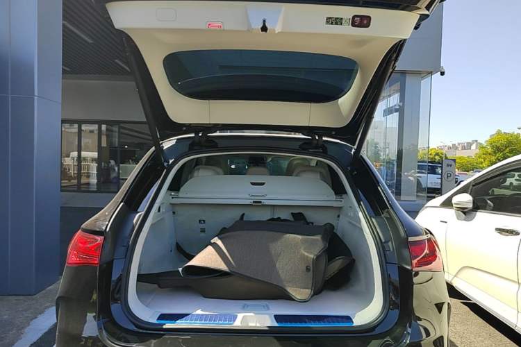Used Mercedes-Benz EQE SUV 2023 350 4MATIC Luxury Edition Trunk