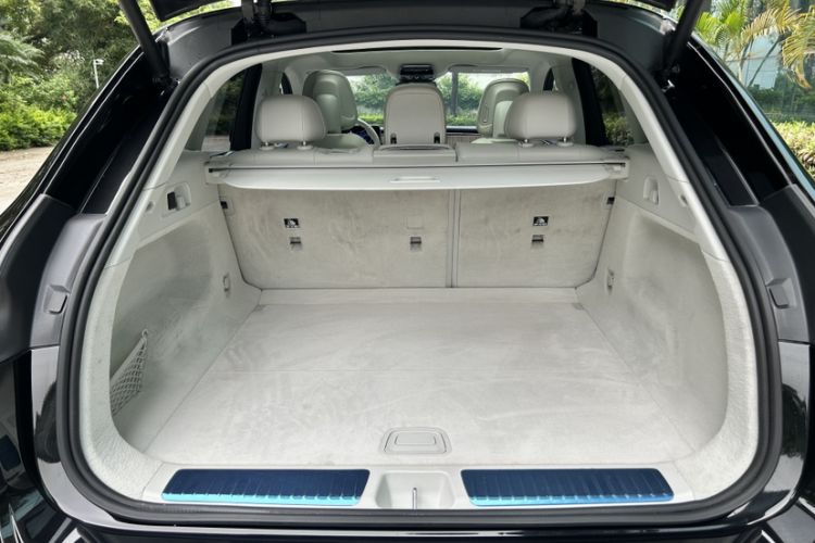 Used Mercedes-Benz EQE SUV 2023 350 4MATIC Pioneer Edition Trunk