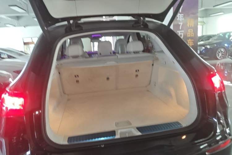 Used Mercedes-Benz EQE SUV 2023 350 4MATIC Pioneer Edition Trunk