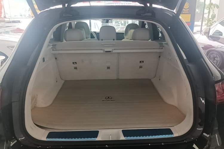 Used Mercedes-Benz EQE SUV 2023 500 4MATIC Special Edition Trunk