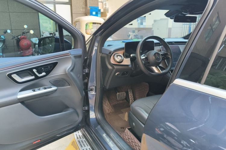 Used Mercedes-Benz EQE SUV 2023 350 4MATIC Pioneer Edition Driver Seat