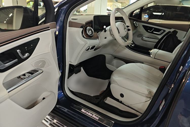 Used Mercedes-Benz EQE SUV 2023 350 4MATIC Pioneer Edition Driver Seat