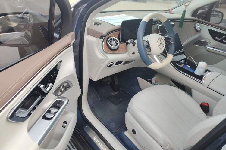 Used Mercedes-Benz EQE SUV 2023 350 4MATIC Pioneer Edition Driver Seat