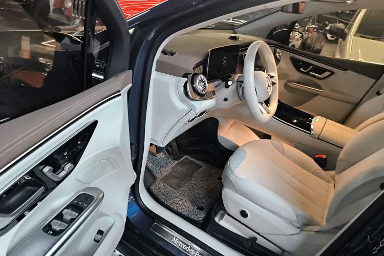 Used Mercedes-Benz EQE SUV 2023 350 4MATIC Pioneer Edition Driver Seat
