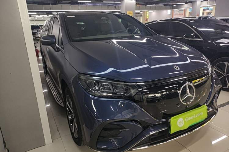 Used Mercedes-Benz EQE SUV 2023 350 4MATIC Pioneer Edition Front Right 45 Deg