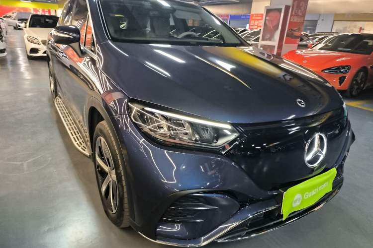 Used Mercedes-Benz EQE SUV 2023 350 4MATIC Pioneer Edition Front Right 45 Deg
