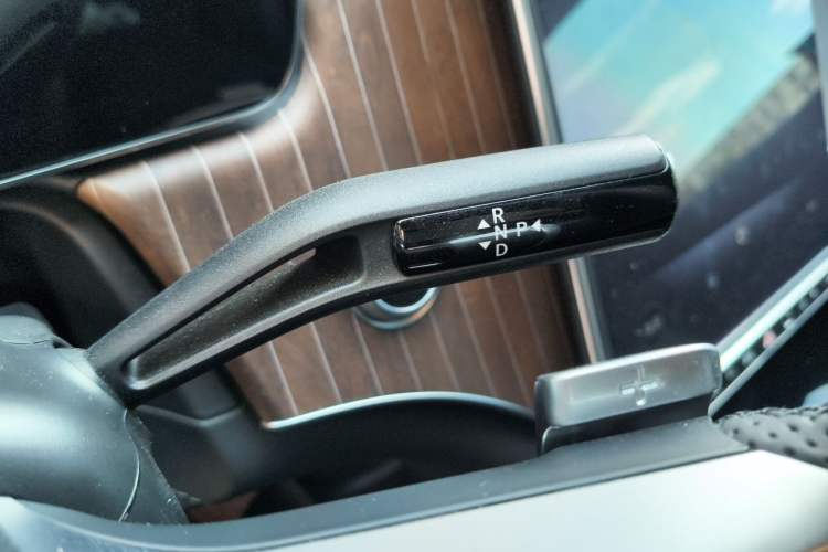 Used Mercedes-Benz EQE SUV 2023 350 4MATIC Pioneer Edition Gear Lever