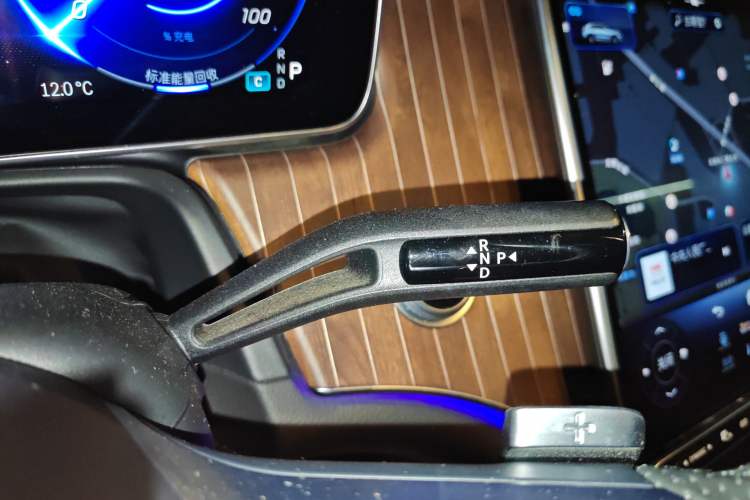 Used Mercedes-Benz EQE SUV 2023 350 4MATIC Pioneer Edition Gear Lever