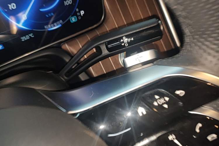 Used Mercedes-Benz EQE SUV 2023 350 4MATIC Pioneer Edition Gear Lever