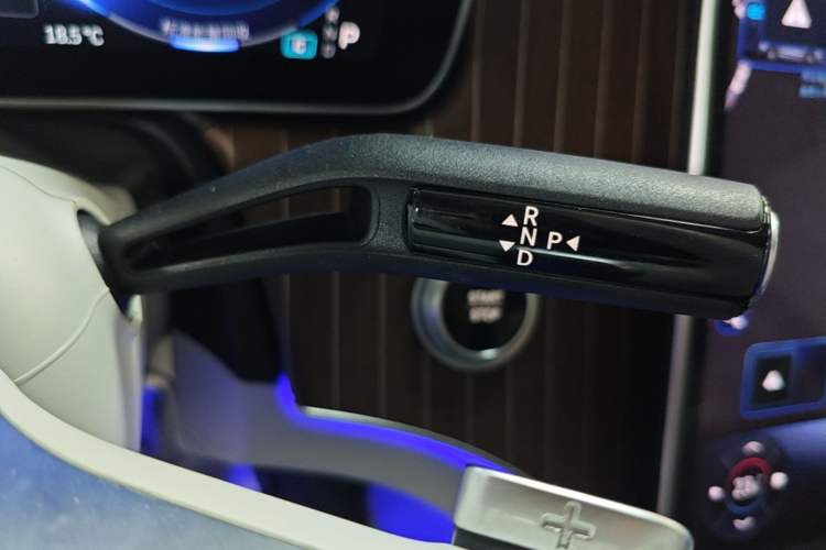 Used Mercedes-Benz EQE SUV 2023 350 4MATIC Pioneer Edition Gear Lever