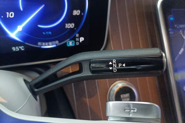 Used Mercedes-Benz EQE SUV 2023 350 4MATIC Pioneer Edition Gear Lever