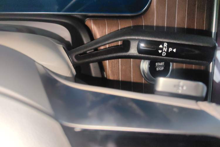 Used Mercedes-Benz EQE SUV 2023 350 4MATIC Pioneer Edition Gear Lever