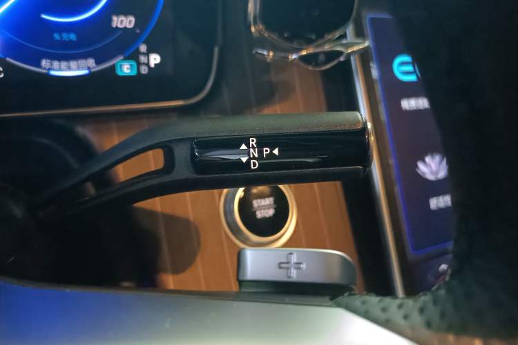 Used Mercedes-Benz EQE SUV 2023 350 4MATIC Luxury Edition Gear Lever