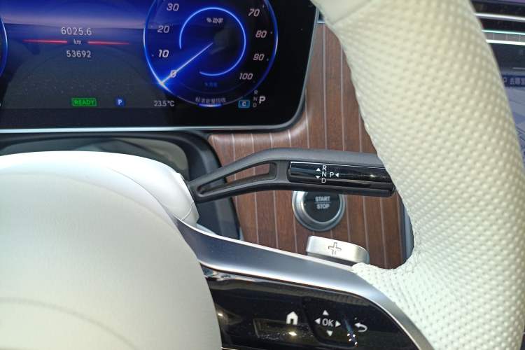 Used Mercedes-Benz EQE SUV 2023 350 4MATIC Luxury Edition Gear Lever