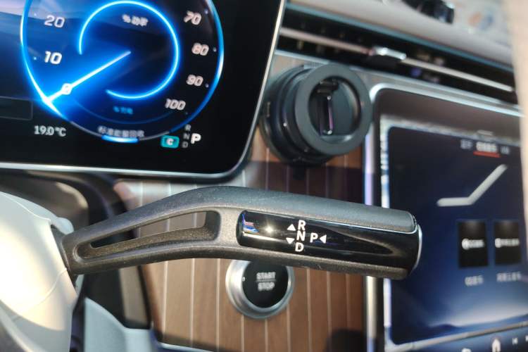 Used Mercedes-Benz EQE SUV 2023 350 4MATIC Luxury Edition Gear Lever