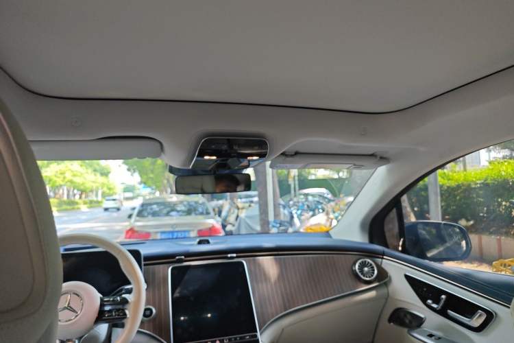Used Mercedes-Benz EQE SUV 2023 350 4MATIC Luxury Edition Headliner