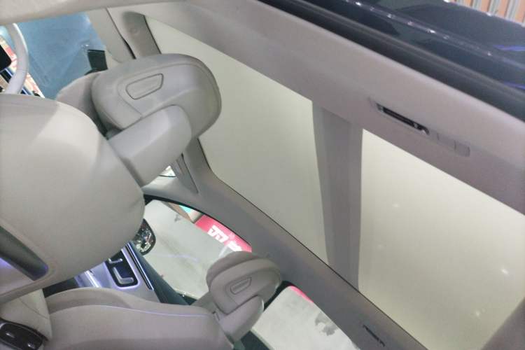 Used Mercedes-Benz EQE SUV 2023 350 4MATIC Luxury Edition Headliner