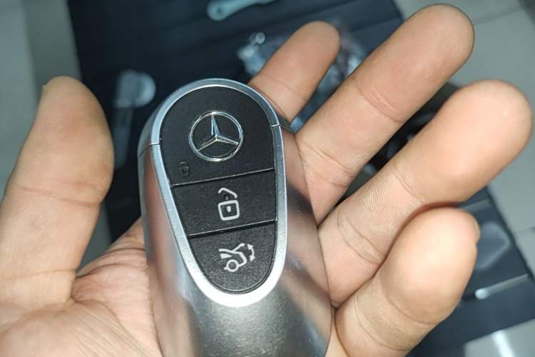 Used Mercedes-Benz EQE SUV 2023 350 4MATIC Pioneer Edition Interior 1
