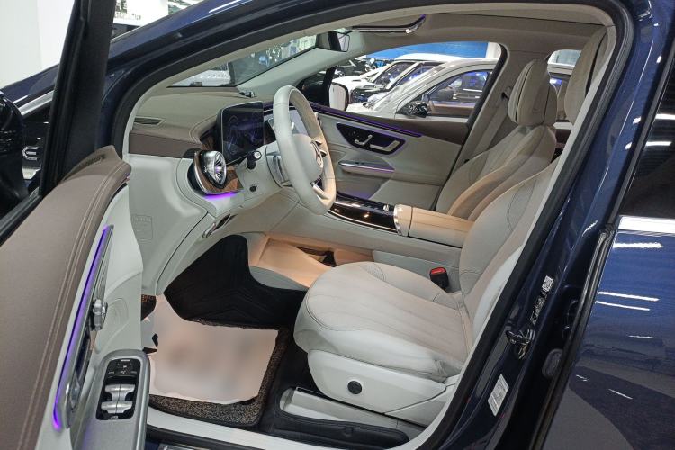 Used Mercedes-Benz EQE SUV 2023 350 4MATIC Pioneer Edition Interior 3